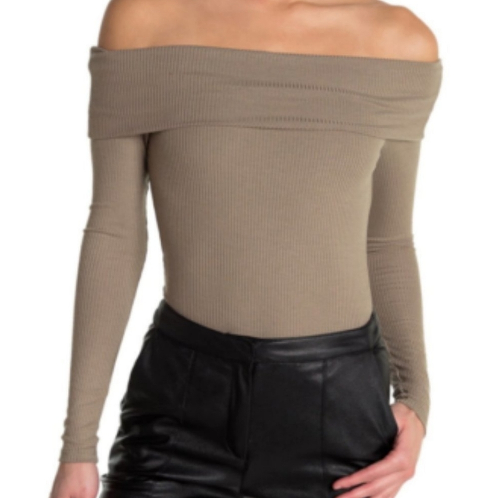 NWOT AFRM Ribbed OFF Shoulder Snap Button Longsleeve Bodysuit